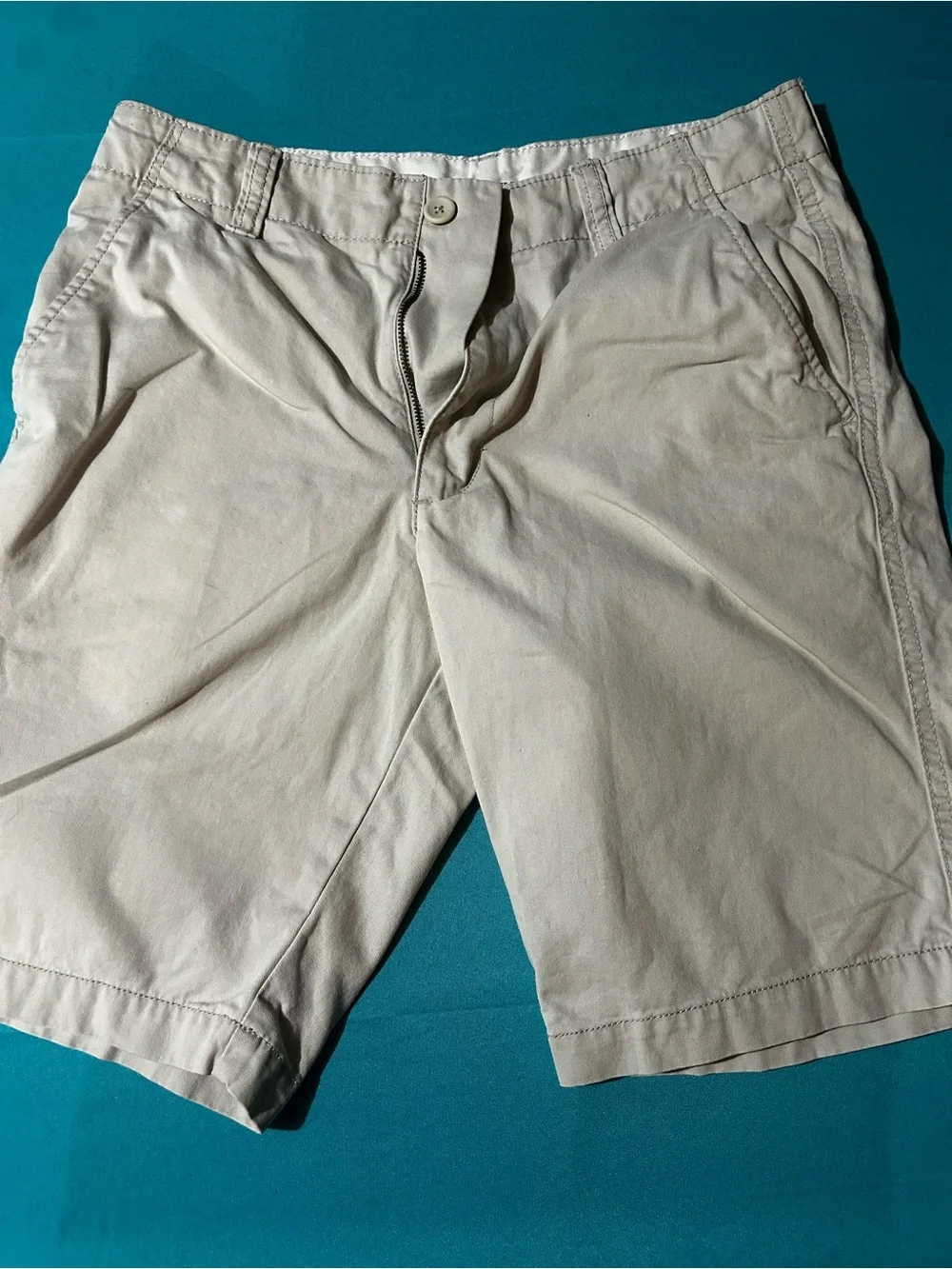 Old Navy Men's Light Beige Flat-Front Chino Shorts
